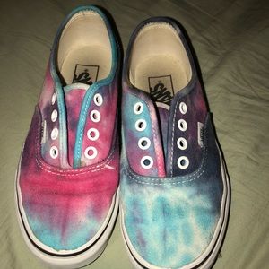 Tie-dye low top vans